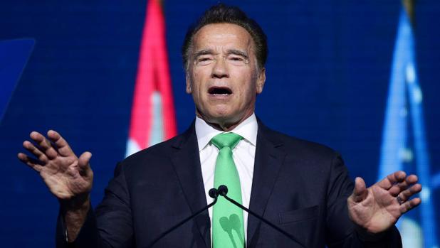 Arnold Schwarzenegger promete ayudar a una anciana de 102 años a punto de ser desahuciada