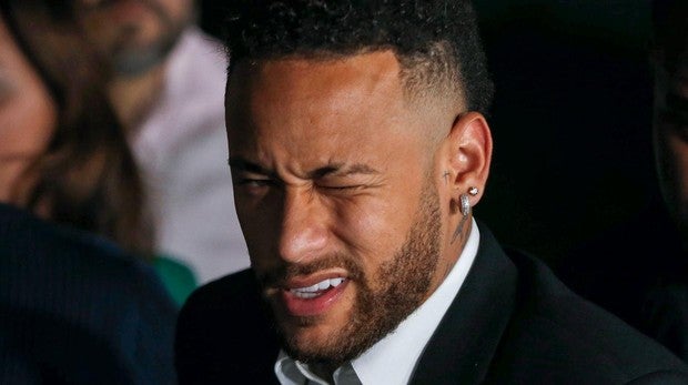 La modelo que acusa a Neymar ha perdido el móvil con el vídeo de la supuesta violación