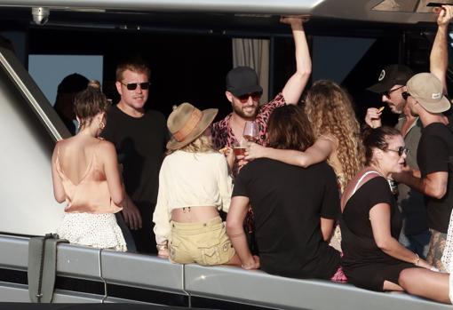 El fiestón de Elsa Pataky y Chris Hemsworth a bordo de un yate en Ibiza