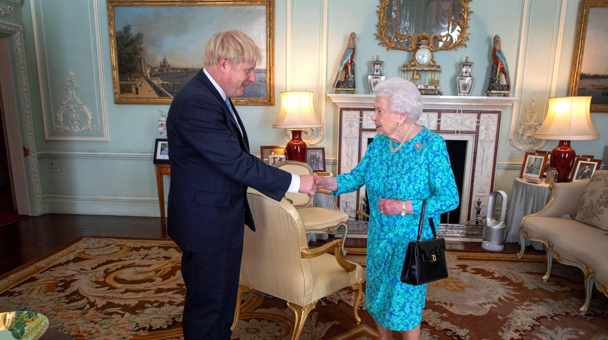 Encuentro de la Reina Isabel II con Boris Johnson