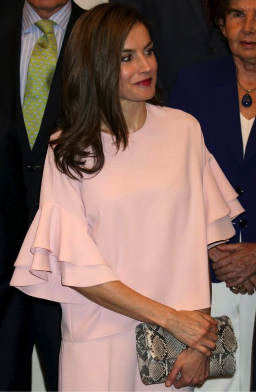 La Reina Letizia con carte de Lidia Faro