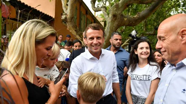 Los Macron: vacaciones con «látigos» y guantes de boxeo