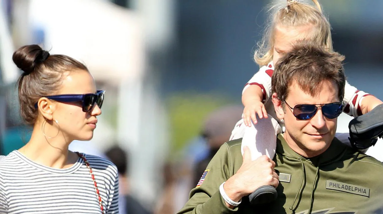 Irina Shayk y Bradley Cooper junto a su hija Lea