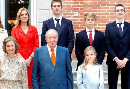 Miguel Urdangarin junto a sus hermanos, los Reyes eméritos, la Infanta Crsitina y la Infanta Sofía el pasado mes de noviembre