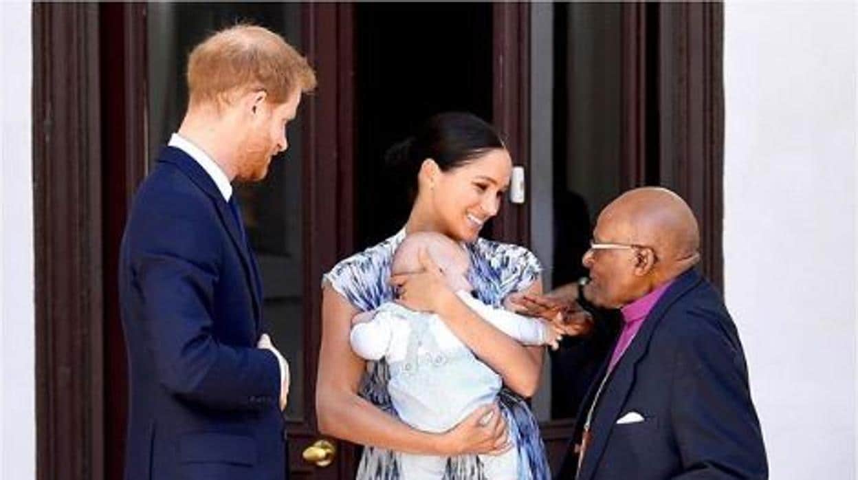 El hijo de los Duques de Sussex asiste a su primer acto oficial en África
