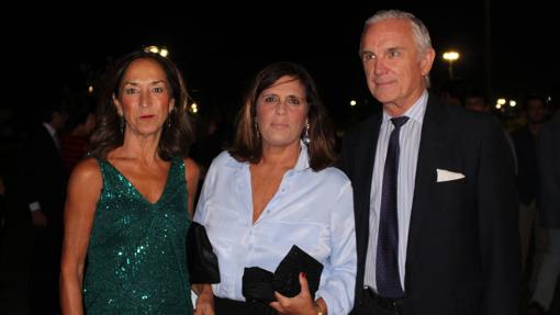 María Luisa Gayá, Paloma Cabrera y Alberto de la Lastra