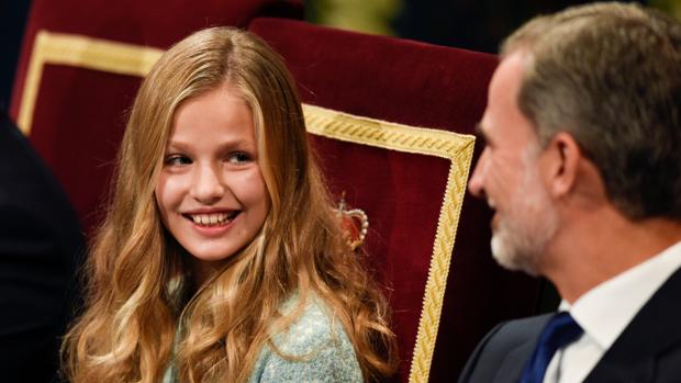 El vestido de Leonor en los Premios Princesa de Asturias, al detalle