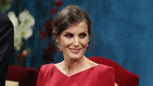 Todo al rojo: el vestido de la Reina Letizia en los Premios Princesa de Asturias