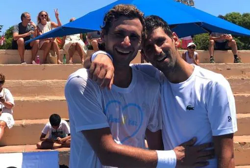 Novak Djokovic, junto a su hermano Marko, gestores del club de tenis de Puente Romano