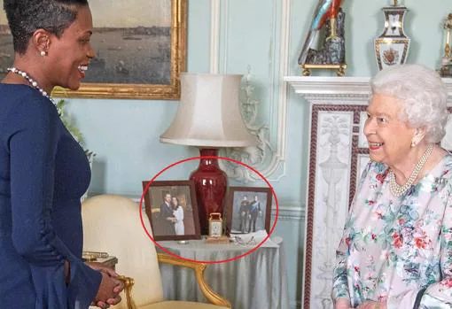 La Reina Isabel II retira la foto de Harry y Meghan del Palacio de Buckingham