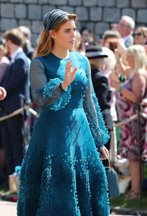 Roksanda Viola: Vestido azul ceruleo para la boda de Harry