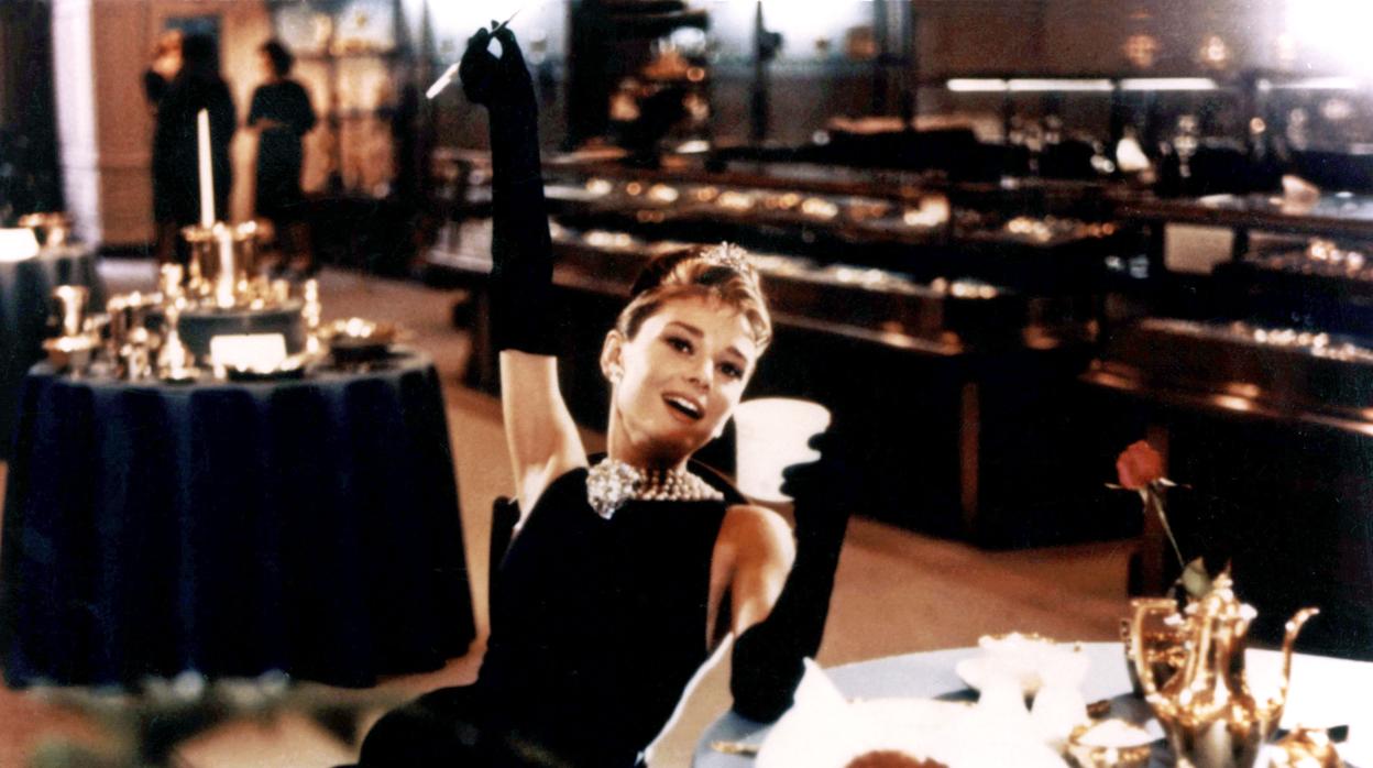 Audrey Herpburn en el interior de la tienda Tiffany en «Desayuno con diamantes»