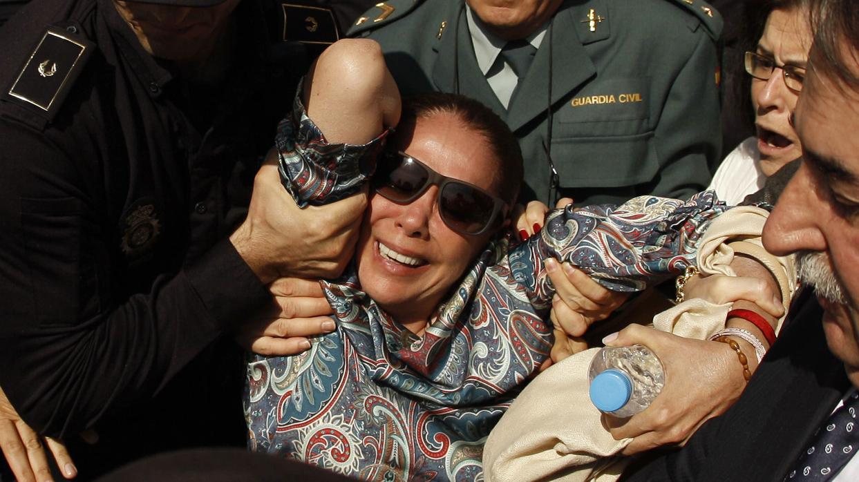 Agreden a Isabel Pantoja a su salida del juicio por blanqueo de capitales