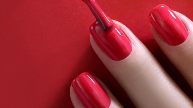 Esmaltes de uñas «peel off»: lacas que se retiran con los dedos