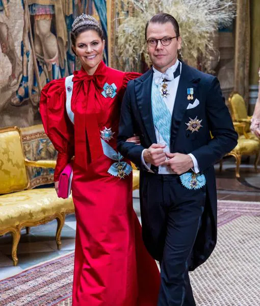 Victoria de Suecia tampoco acertó para la cena de gala, con un diseño de Par Engsheden