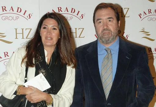 El cantautor madrileño con su segunda mujer, Gloria Monis