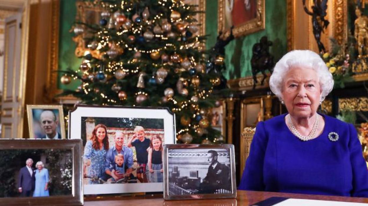 La Reina Isabel deja de lado al Príncipe Andrés y a los Duques de Sussex en su mensaje navideño