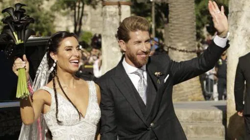El futbolista Sergio Ramos y la presentadora Pilar Rubio, el día de su boda en Sevilla