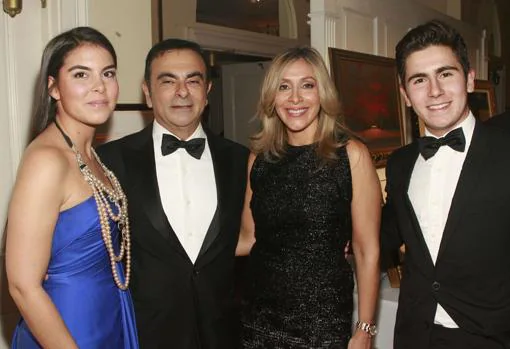 Ghosn en 2013 con sus hijos Caroline y Anthony, y su esposa Carole