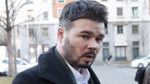 Gabriel Rufián se casará con su novia pese a las súplicas de su expareja