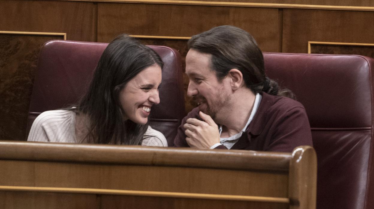 Irene Montero y Pablo Iglesias, en una sesión del Parlamento
