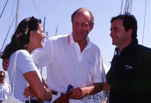 El Rey Juan Carlos junto a Sainz y su mujer en Palma de Mallorca