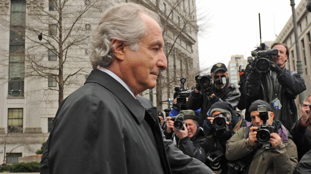 Bernard Madoff abandona la corte federal de Nueva York en marzo de 2009