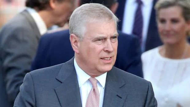 Un extrabajador de la Casa Real británica pone en duda la versión del Príncipe Andrés en el caso Epstein