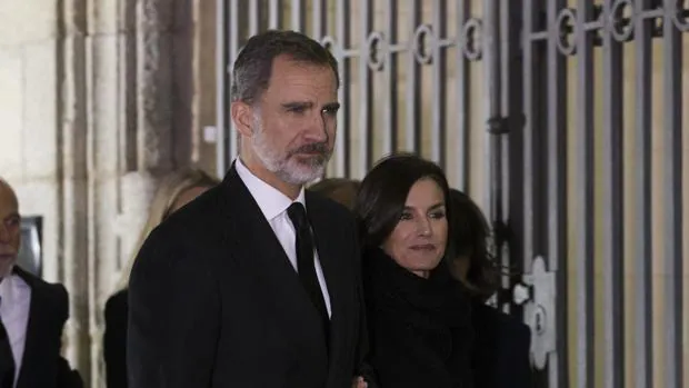 Don Felipe y Doña Letizia acuden al funeral de Plácido Arango