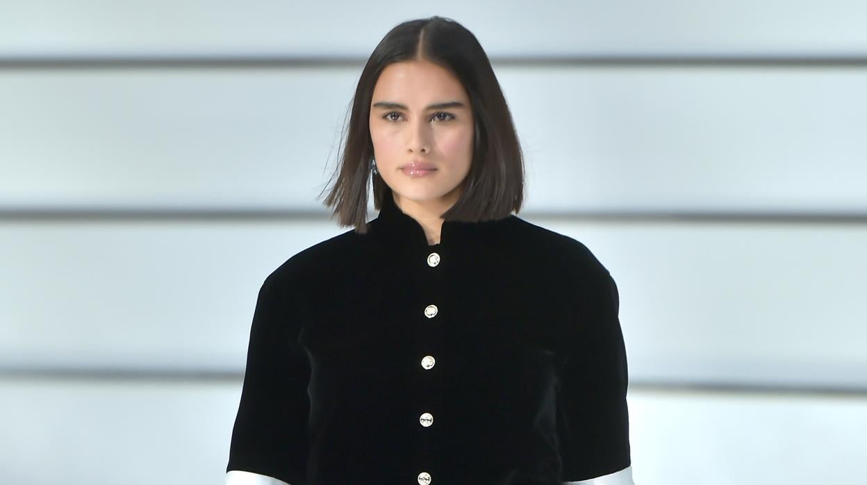 La modelo plus size Jill Kortleve en el desfile de Chanel