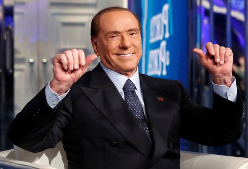 Silvio Berlusconi anuncia que la sanidad de la región de Lombardía recibirá10 millones de euros de su bolsillo