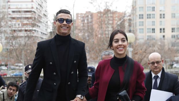 Cristiano Ronaldo y Georgina siembran la polémica al salir de compras en medio de la crisis del coronavirus