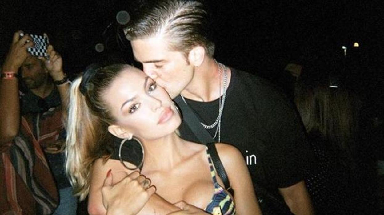 River Viiperi y su novia Jessica Goicoechea