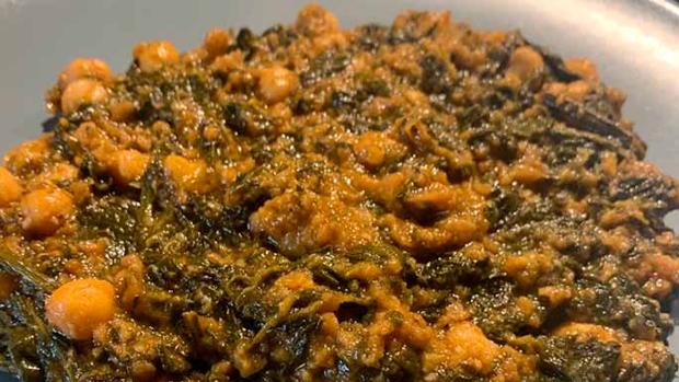 Receta de espinacas con garbanzos de Rafa Liñan y Patri Moliner (Barra Baja)