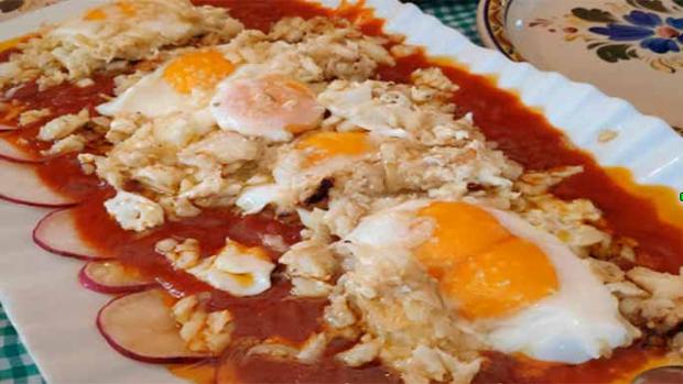 Receta de bacalao ajoarriero con huevos de campo de José Juan de la Chica y Begoña Barquín (Victoria 8)