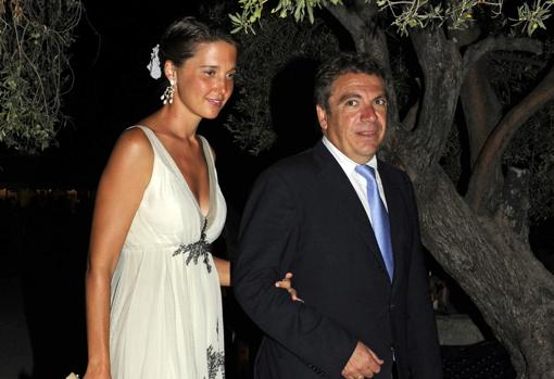 La familia política de Victoria de Borbón (está casada con Markos Nomikós) también ha donado