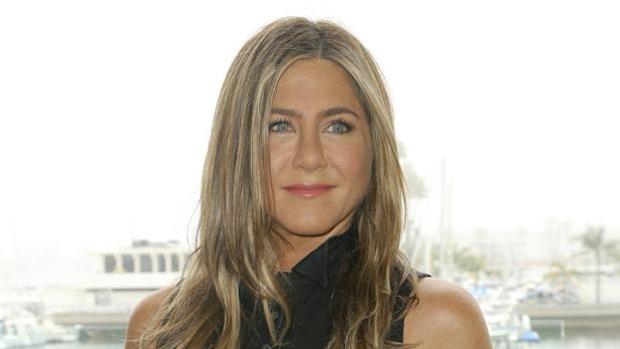 Jennifer Aniston perdona a su padre después de abandonarla cuando era una niña