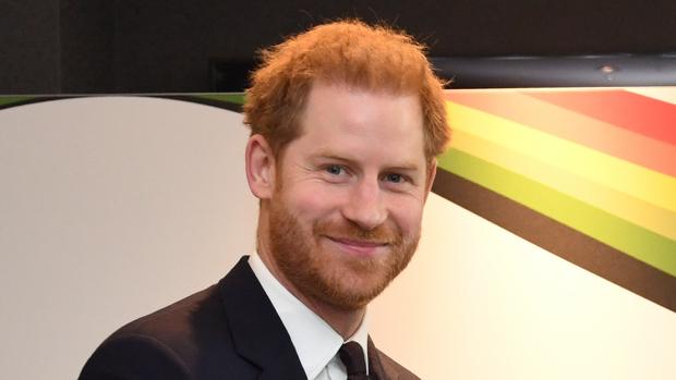 El Príncipe Harry se «reconcilia» con los medios británicos desde su lujosa mansión