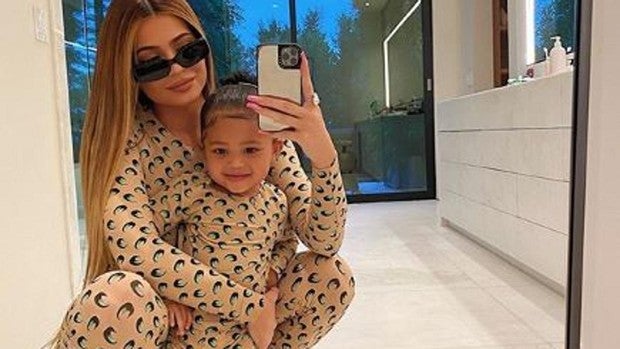 La decisión de Kylie Jenner para que no la acusen de utilizar a su hija como negocio