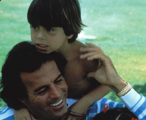 Julio Iglesias con su hijo Enrique