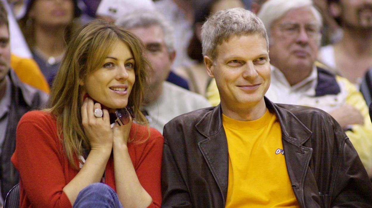 Liz Hurley y Steve Bing, en una imagen de 2001