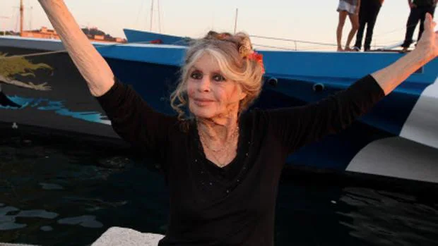 Brigitte Bardot: «Francia está gobernada por una banda de cagones castrados»