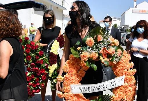 El improvisado y entrañable detalle de Paz Padilla a su marido en su funeral