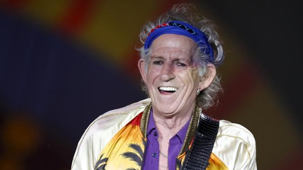 Muere arrollado por un tren el exyerno de Keith Richards tan solo dos días después de ser detenido por mirar a menores