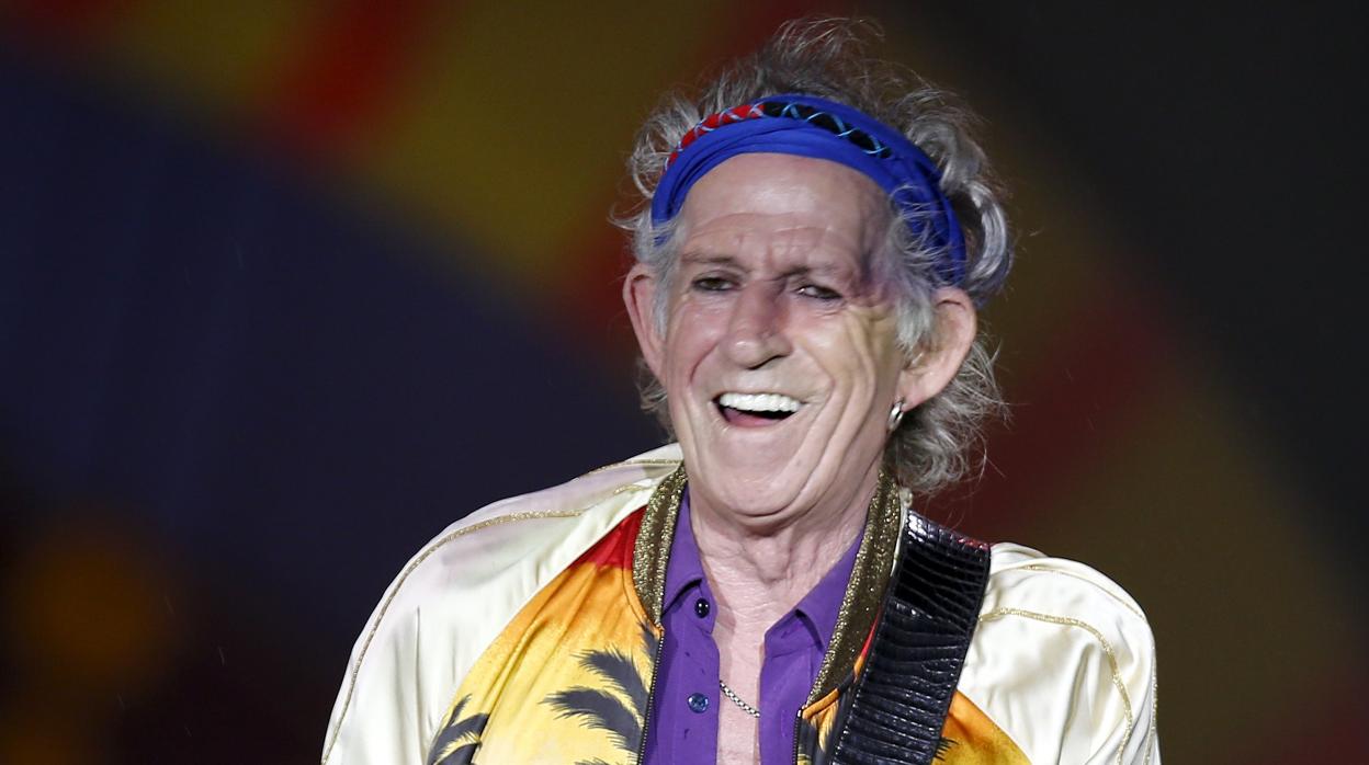 Muere arrollado por un tren el exyerno de Keith Richards tan solo dos días después de ser detenido por mirar a menores