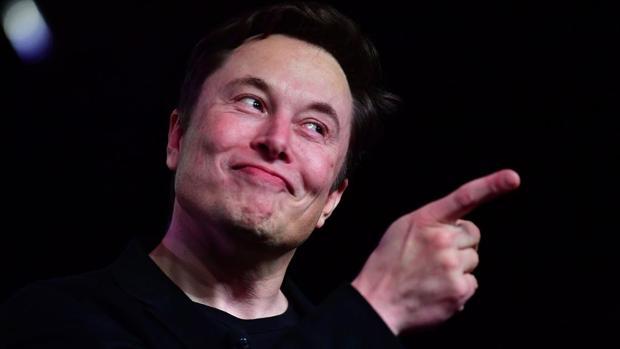 Elon Musk reta a Johnny Depp a una pelea en el ring