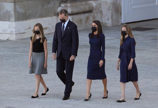 Homenaje civil a las víctimas en el Patio de La Armería