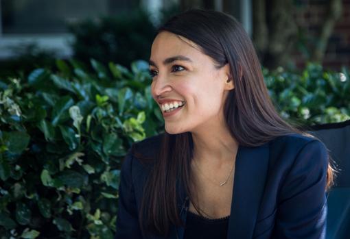 La joven ha pedido a Alexandria Ocasio-Cortez, que la adopte