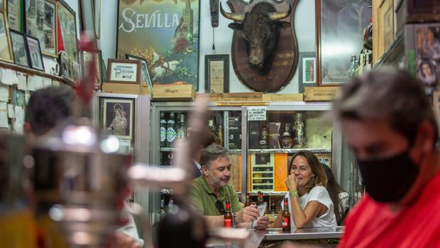 Los bares de Sevilla del Centro echan un pulso a la adversidad