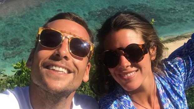 Gritos y un bofetón: Benji Aparicio y Laura Matamoros, pillados en una pelea con vecinos en plena calle